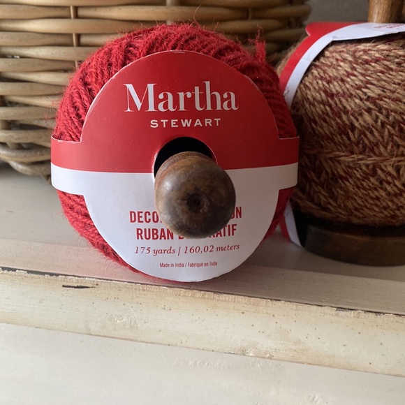 š NEW - DECORATIVE HOLIDAY/CHRISTMAS Ribbon on a BEAUTIFUL wooden Spool - Picture 4 of 4